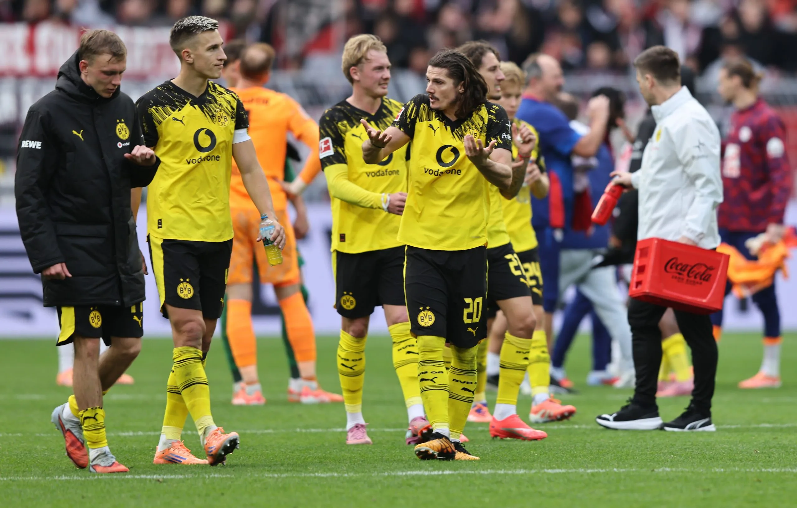 勒沃库森庆祝历史性夺冠